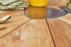 DIAMOND GARDEN Lyon Triangel Esstisch, Edelstahl/Recycled Teak, 150x 150 Cm -Kettler Verkäufe 11 21210.jpg