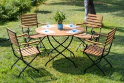 OUTFLEXX Sitzgruppe, Natur/schwarz, Stahl/FSC-Akazienholz, Ø 90 Cm, 4 Klappstühle Mit Armlehnen, Pulverbeschichtet, Geölt 13 OUTFLEXX Sitzgruppe, Natur/schwarz, Stahl/FSC-Akazienholz, Ø 90 Cm, 4 Klappstühle Mit Armlehnen, Pulverbeschichtet, Geölt -Kettler Verkäufe 23889 01.jpg