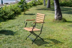 OUTFLEXX Sitzgruppe, Natur/schwarz, Stahl/FSC-Akazienholz, Ø 90 Cm, 4 Klappstühle Mit Armlehnen, Pulverbeschichtet, Geölt 14 OUTFLEXX Sitzgruppe, Natur/schwarz, Stahl/FSC-Akazienholz, Ø 90 Cm, 4 Klappstühle Mit Armlehnen, Pulverbeschichtet, Geölt -Kettler Verkäufe 23889 02.jpg