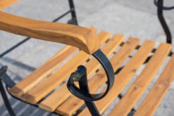 OUTFLEXX Sitzgruppe, Natur/schwarz, Stahl/FSC-Akazienholz, Ø 90 Cm, 4 Klappstühle Mit Armlehnen, Pulverbeschichtet, Geölt 17 OUTFLEXX Sitzgruppe, Natur/schwarz, Stahl/FSC-Akazienholz, Ø 90 Cm, 4 Klappstühle Mit Armlehnen, Pulverbeschichtet, Geölt -Kettler Verkäufe 23889 04.jpg