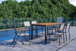 VILLANA Esstischgarnitur, Anthrazit/grau, Alu/ FSC-Akazienholz, Ausziehtisch 150/200 Cm, 4 Stapelstühle, 2 Multipositionssessel 28 VILLANA Esstischgarnitur, Anthrazit/grau, Alu/ FSC-Akazienholz, Ausziehtisch 150/200 Cm, 4 Stapelstühle, 2 Multipositionssessel -Kettler Verkäufe 23915 CGI 02.jpg