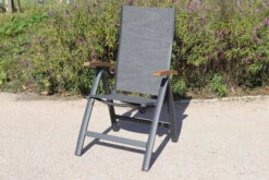 VILLANA Esstischgarnitur, Anthrazit/grau, Alu/ FSC-Akazienholz, Ausziehtisch 150/200 Cm, 4 Stapelstühle, 2 Multipositionssessel 24 VILLANA Esstischgarnitur, Anthrazit/grau, Alu/ FSC-Akazienholz, Ausziehtisch 150/200 Cm, 4 Stapelstühle, 2 Multipositionssessel -Kettler Verkäufe 23915 09.jpg