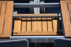 OUTFLEXX Malaga Sitzgruppe, Natur/anthrazit/flanelle, FSC-Teak/Edelstahl/Alu/Sunbrella, 150/200x90cm, 6 Sessel, Plattenstärke 20mm, Verstellbare Rückenlehne -Kettler Verkäufe 28872 14.JPG